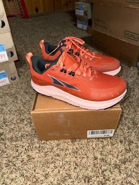 Altra Outroad Trail Running Shoes Sneakers Womens Size 7.5 Red Orange ALOA7R7268